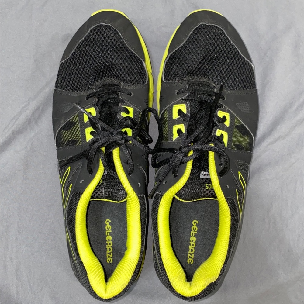 Men ASICS tennis shoes
